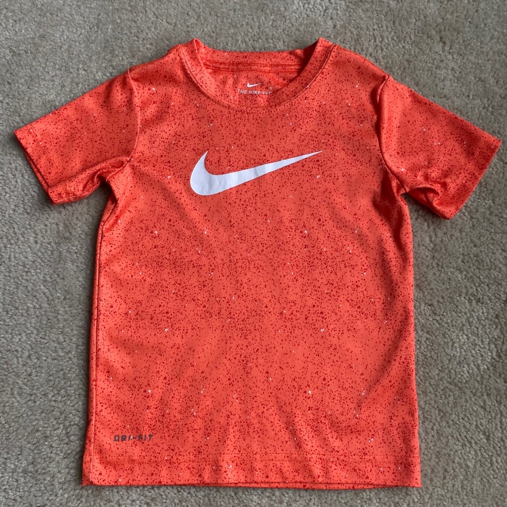 Nike DRI-FIT 🏀 athletic tee boys size 4, XS